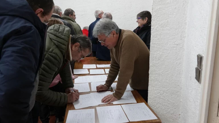 Emargement des participants.