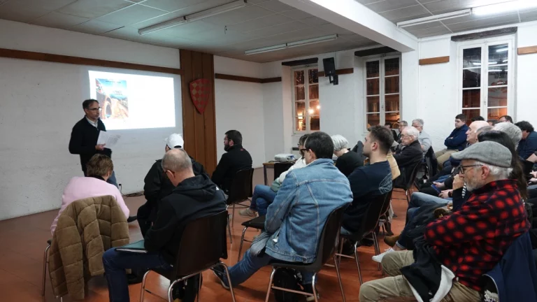 Une ssemblée attentive au Président.